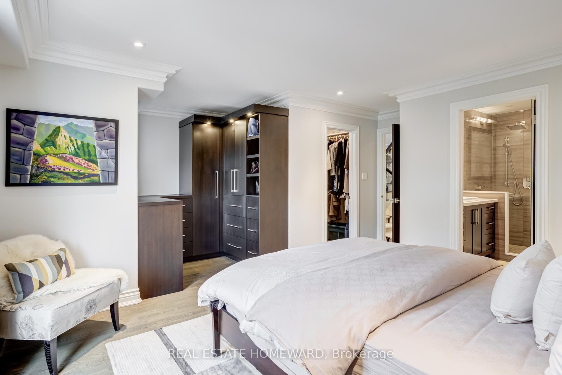 Primary with walk-in closet and 4-piece ensuite