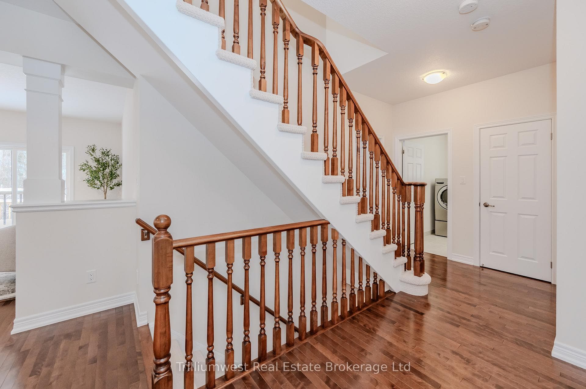 760 ROBERT FERRIE Drive photo 15
