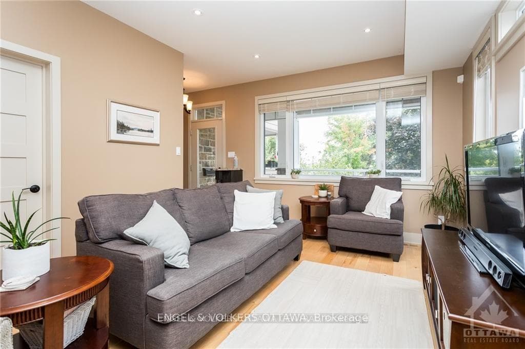 267 KIRCHOFFER Avenue photo 5