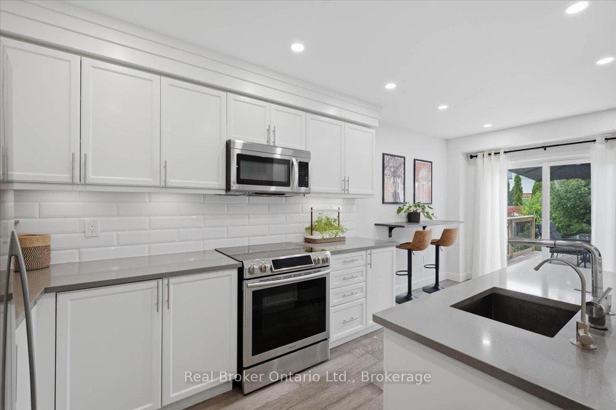 54 Laughland Lane photo 6