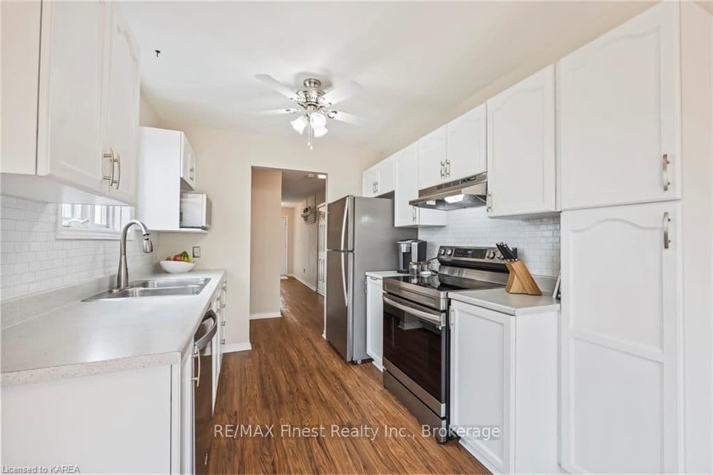 1026 WATERBURY Crescent photo 16