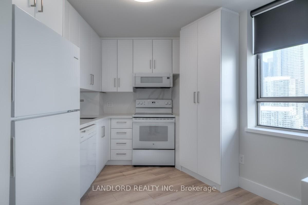 270 Queens Quay Unit 2306 photo 8