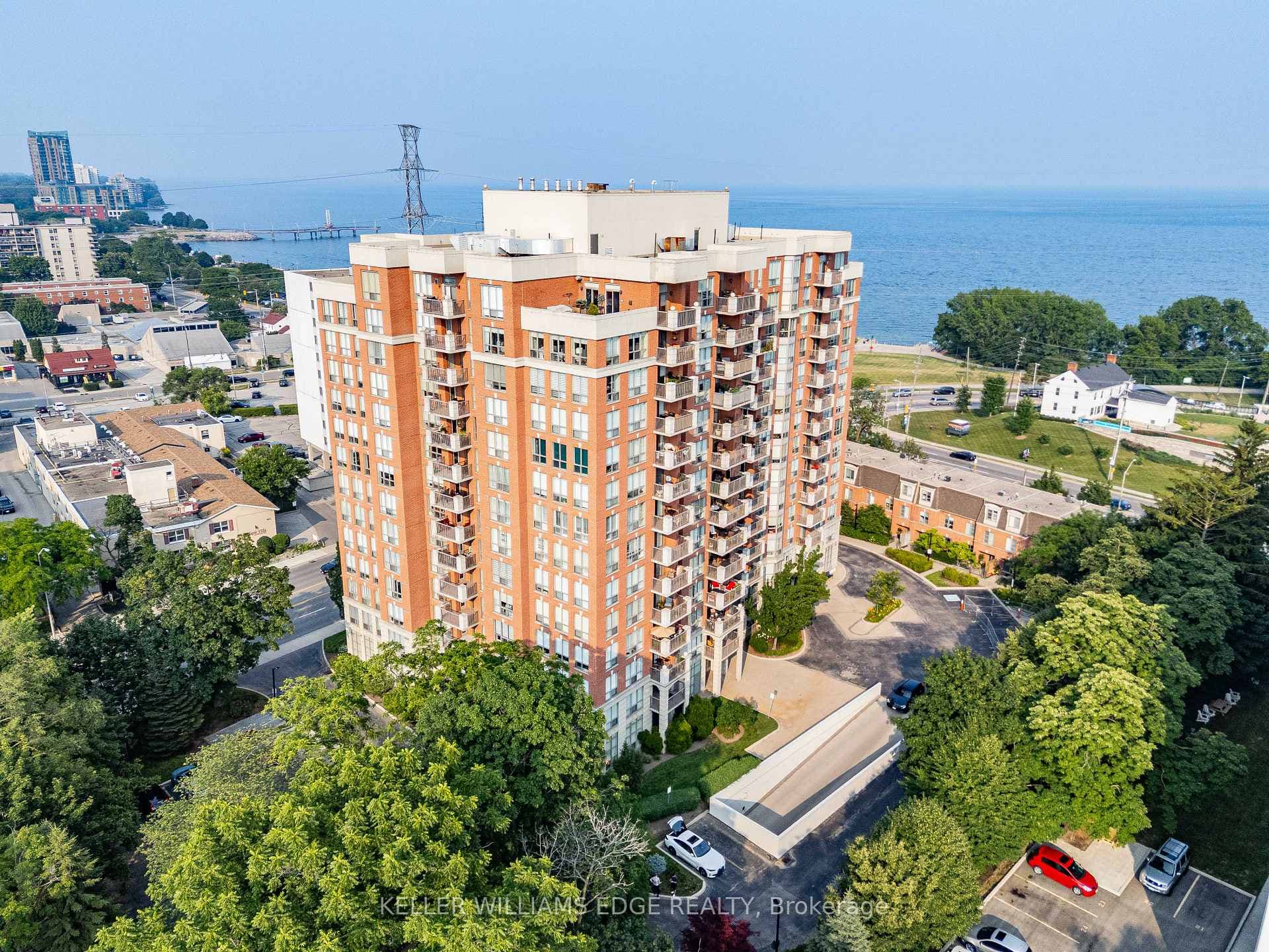 442 Maple Avenue Unit 401 photo 5