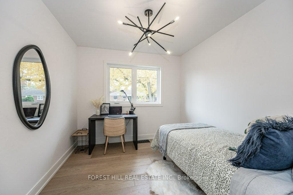 112 Queensway Drive photo 19