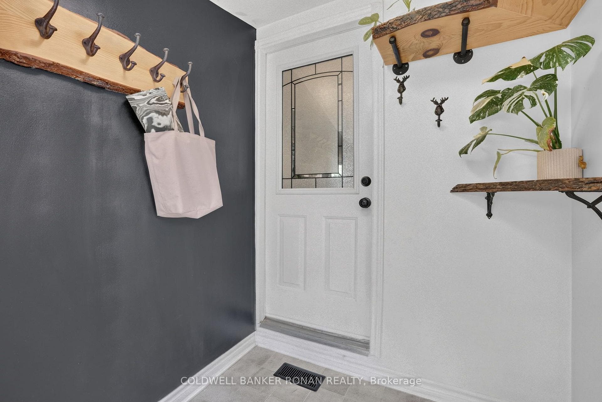16 Dean Road photo 32