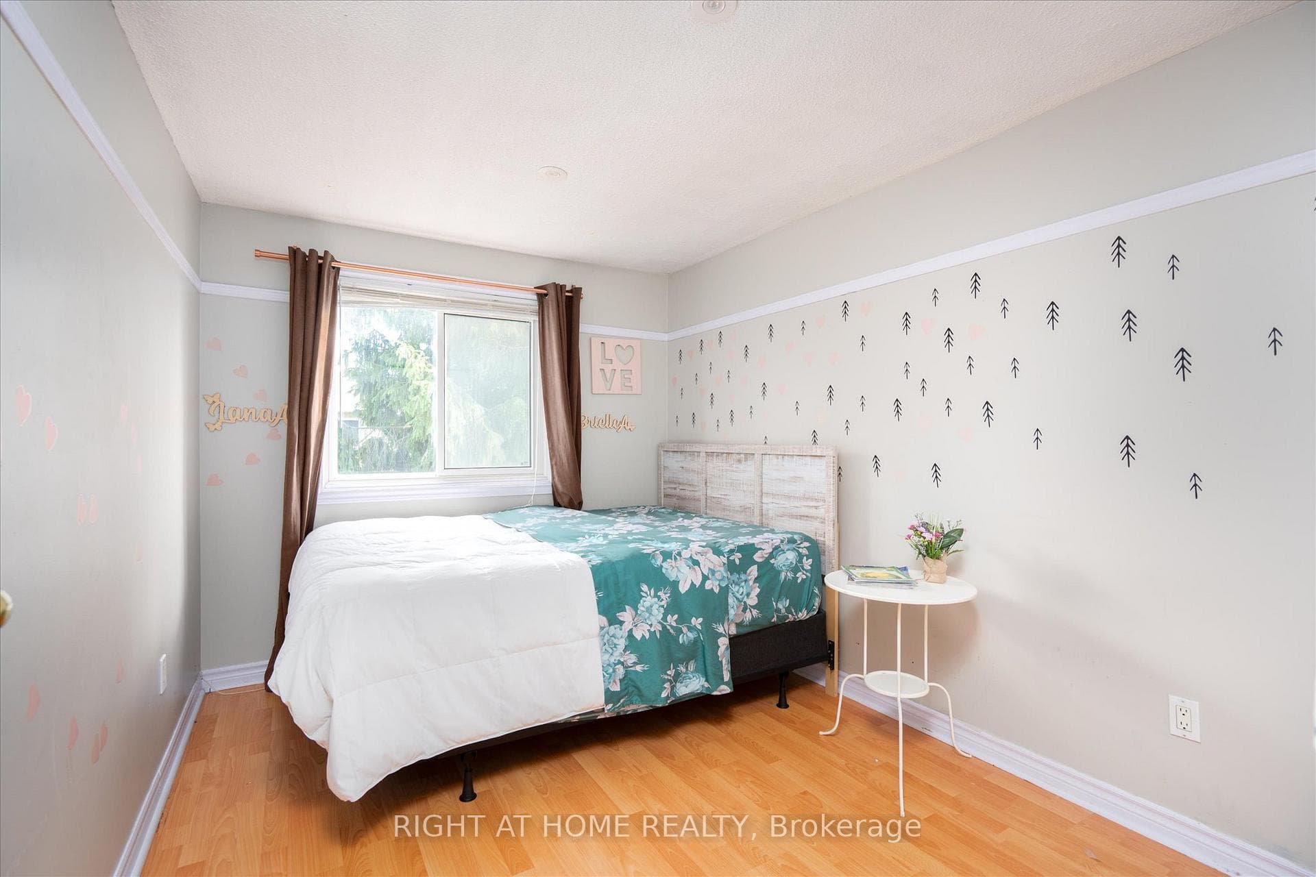 1306 Fenelon Crescent photo 13