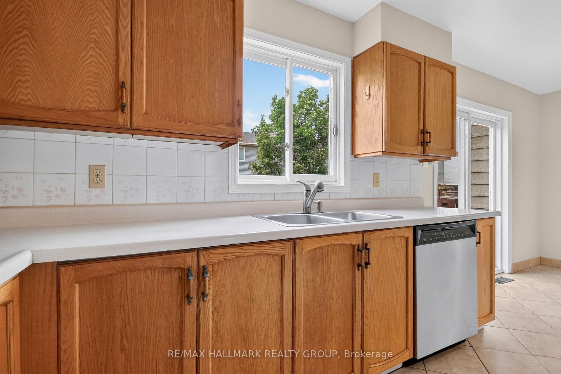 49 Newport Crescent photo 22
