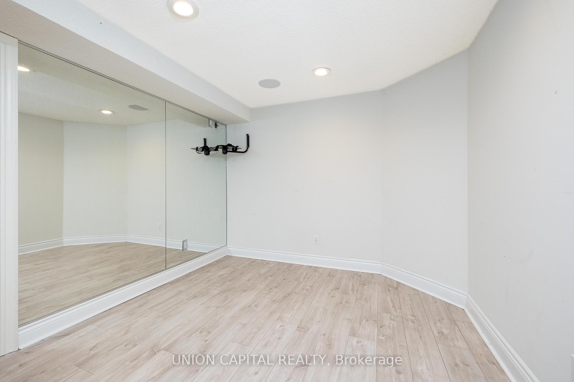 75 Langtry Place photo 46