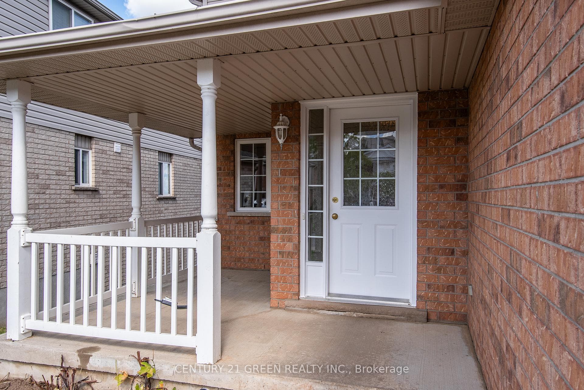 27 Lynn Court photo 3