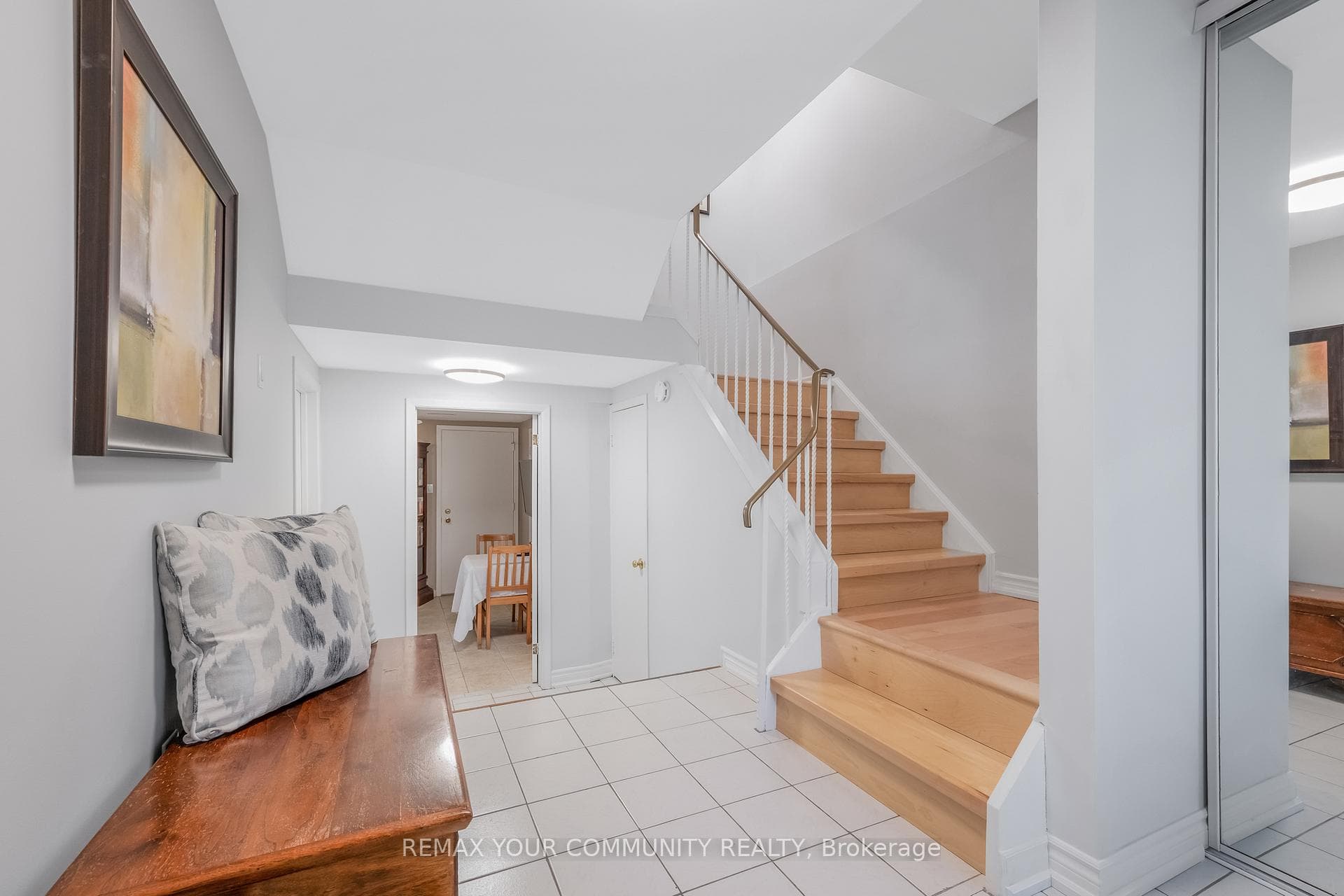 97 Poplar Crescent photo 5
