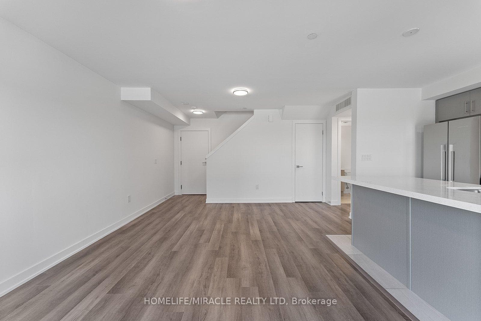 185 Veterans Drive Unit 14 photo 14