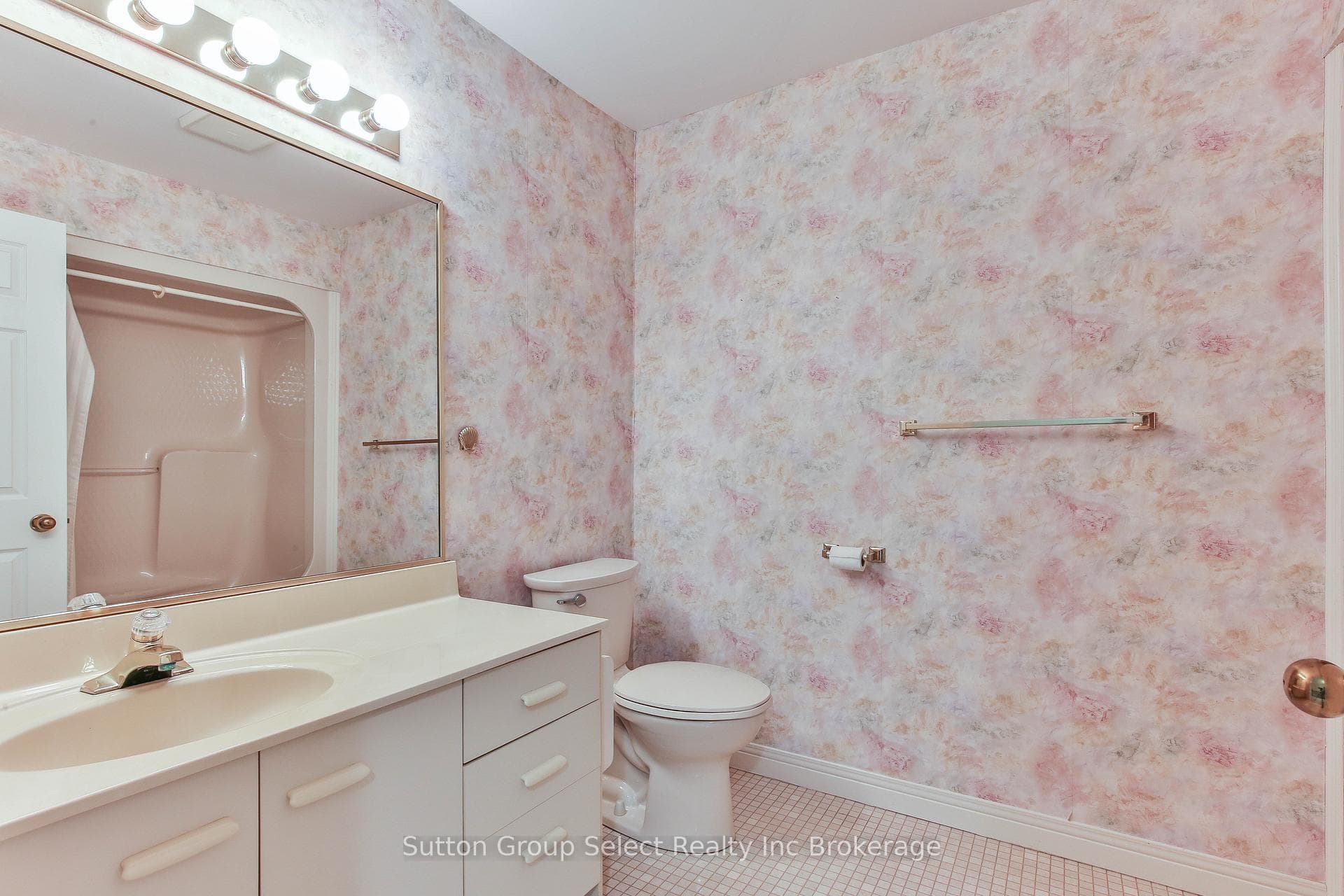 647 Lansdowne Avenue Unit 17 photo 32