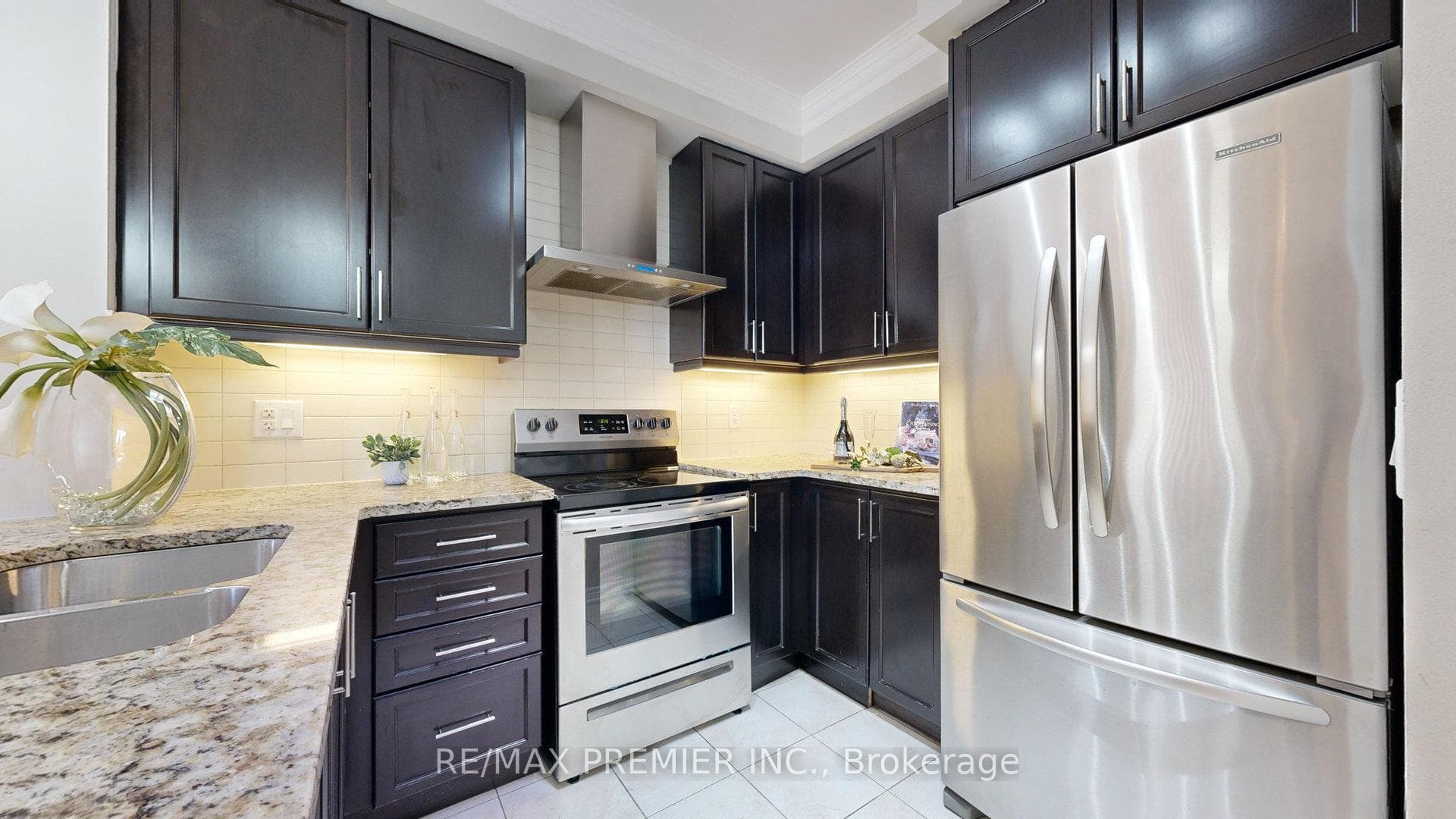 ABUNDANT CUPBOARDS FOR STORAGE / S. S. APPLIANCES
