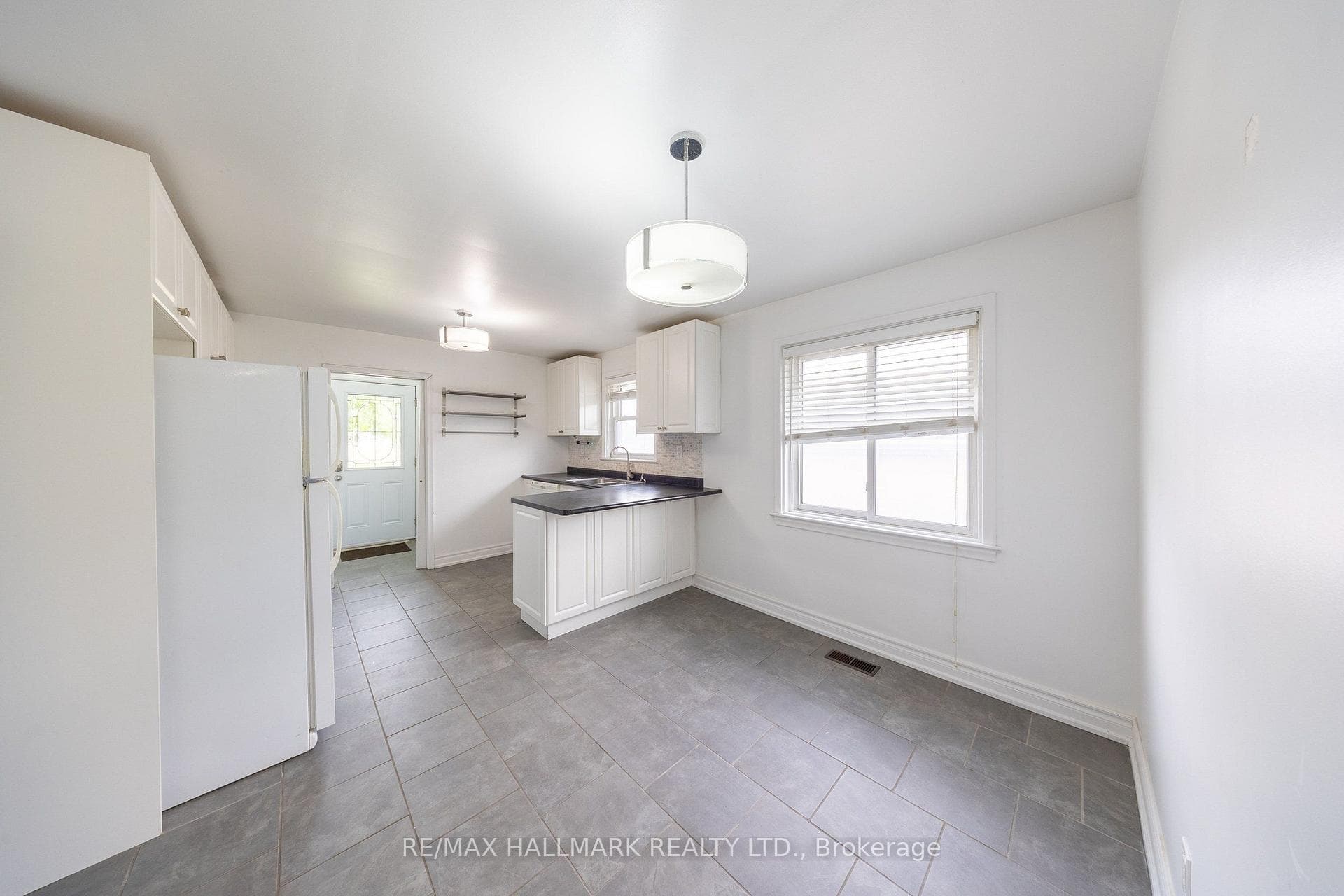 1118 Athol Street Unit Main photo 10