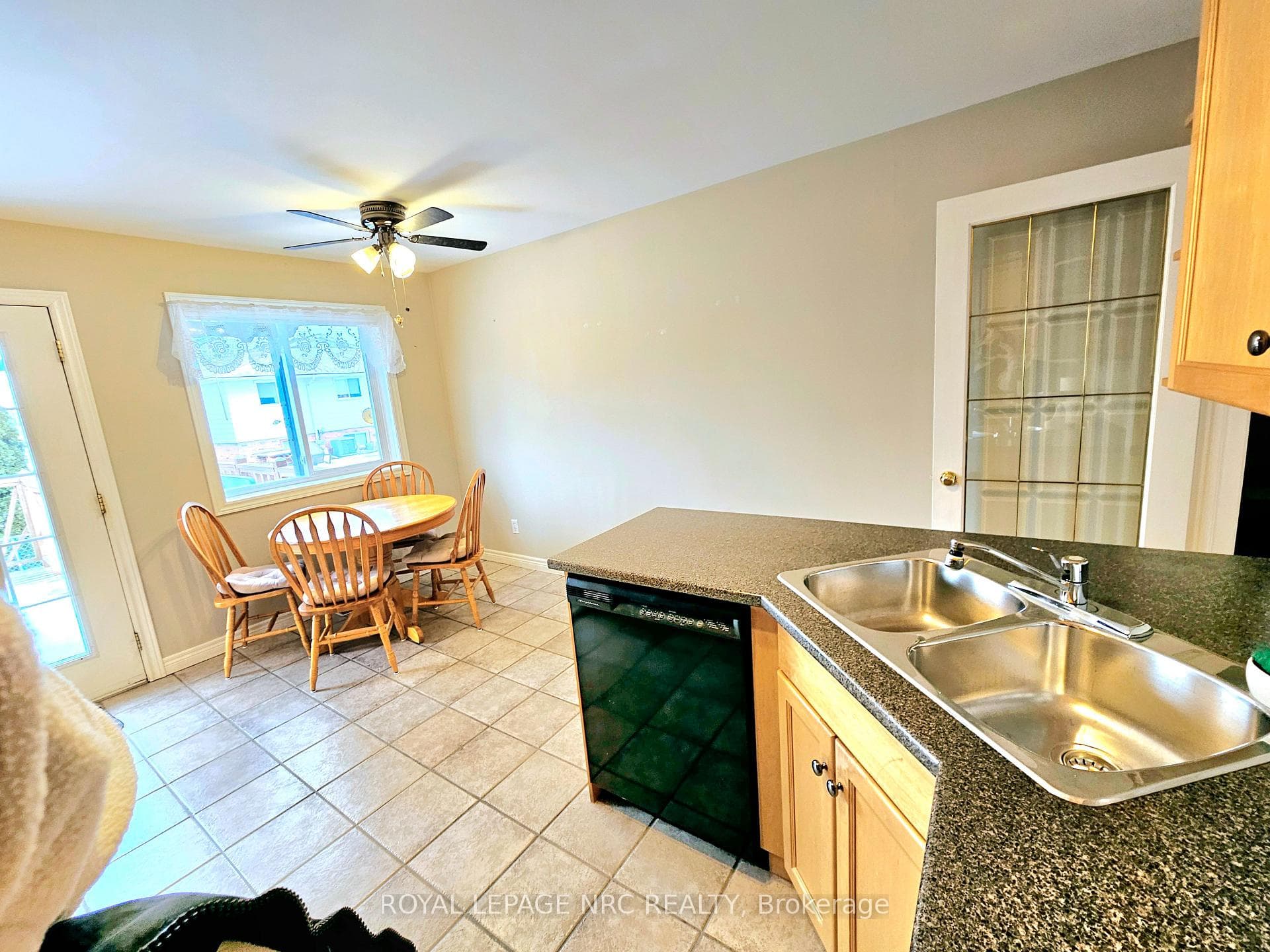 beautiful bright kitchen