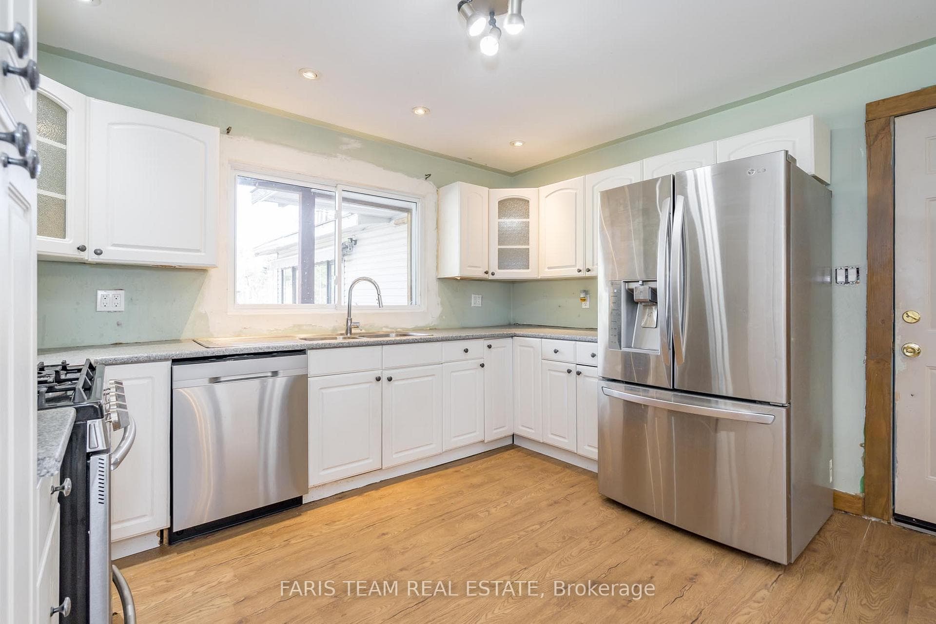 794 Ontario Street photo 3
