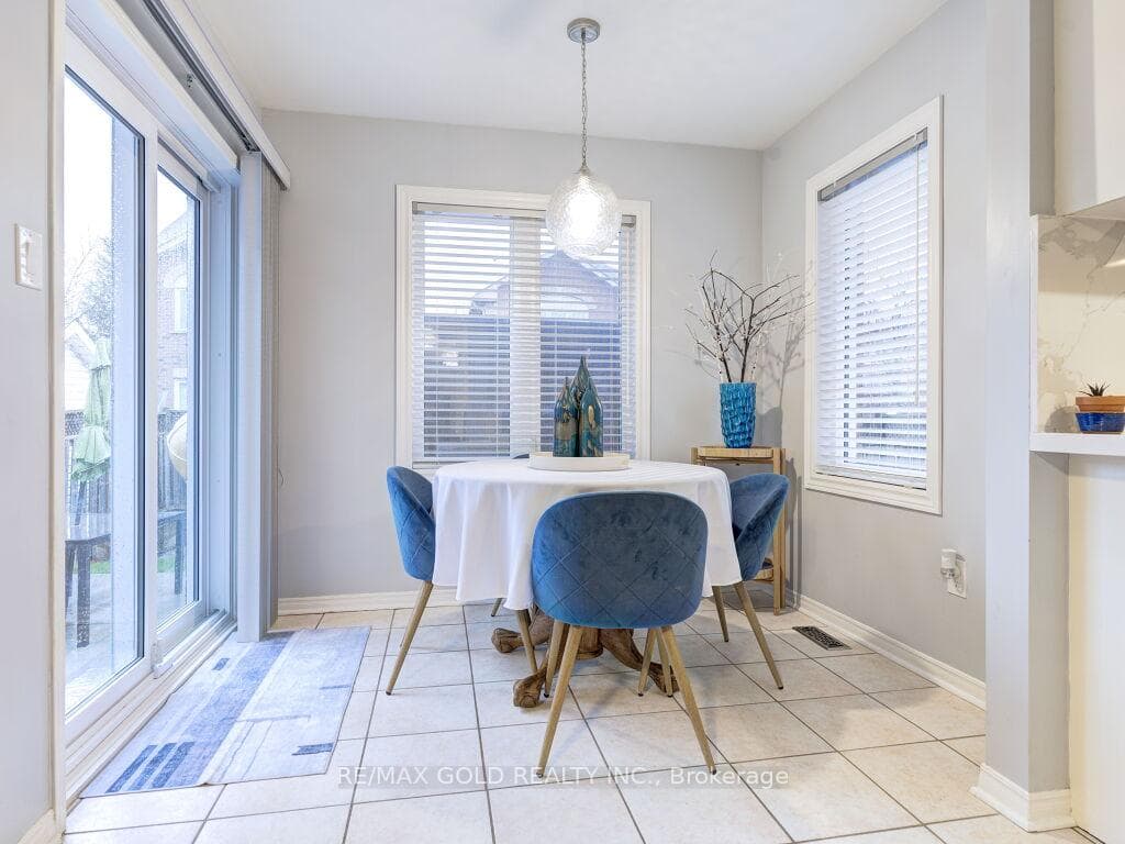 52 Sunley Crescent photo 14