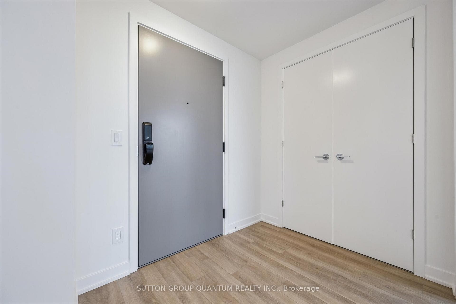 3079 Trafalgar Road Unit 1608 photo 7
