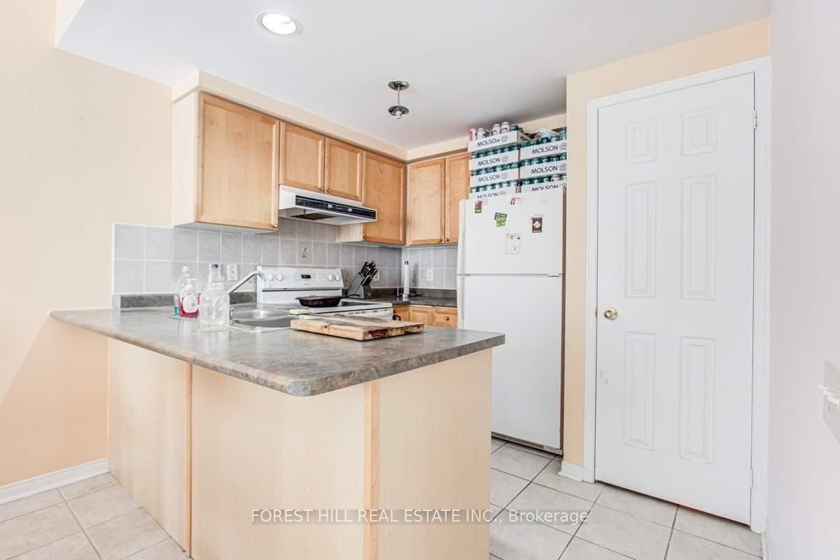 760 Lawrence Avenue Unit 43 photo 11