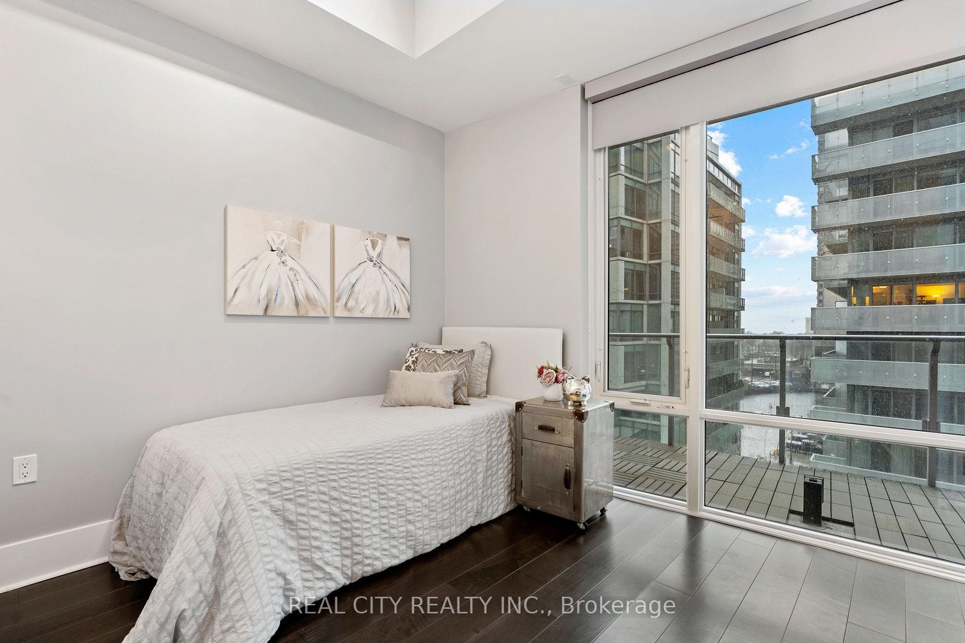29 Queens Quay Unit 626 photo 16