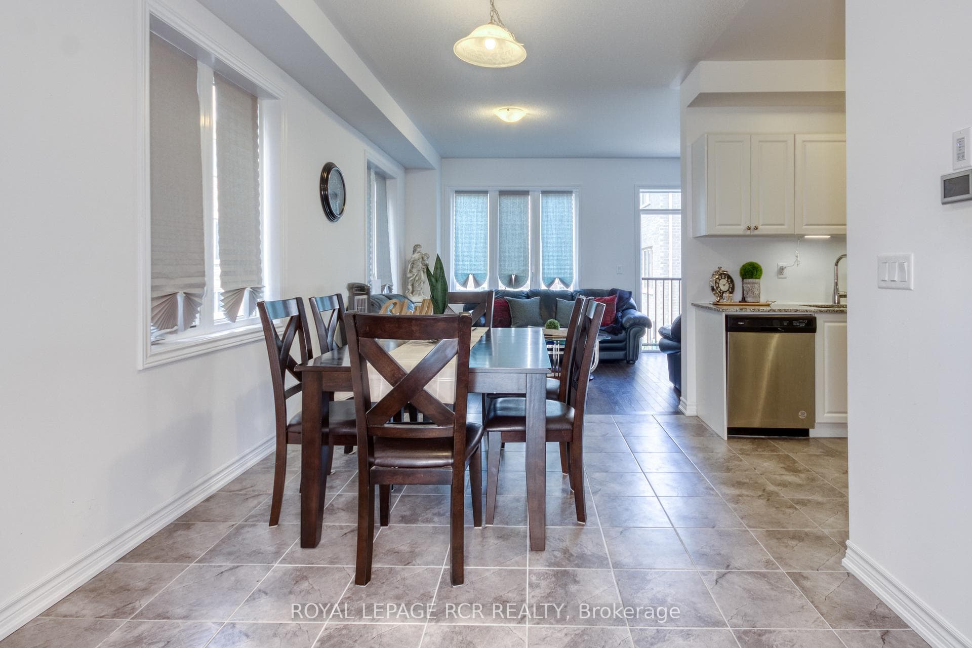 293 Russell Street photo 5