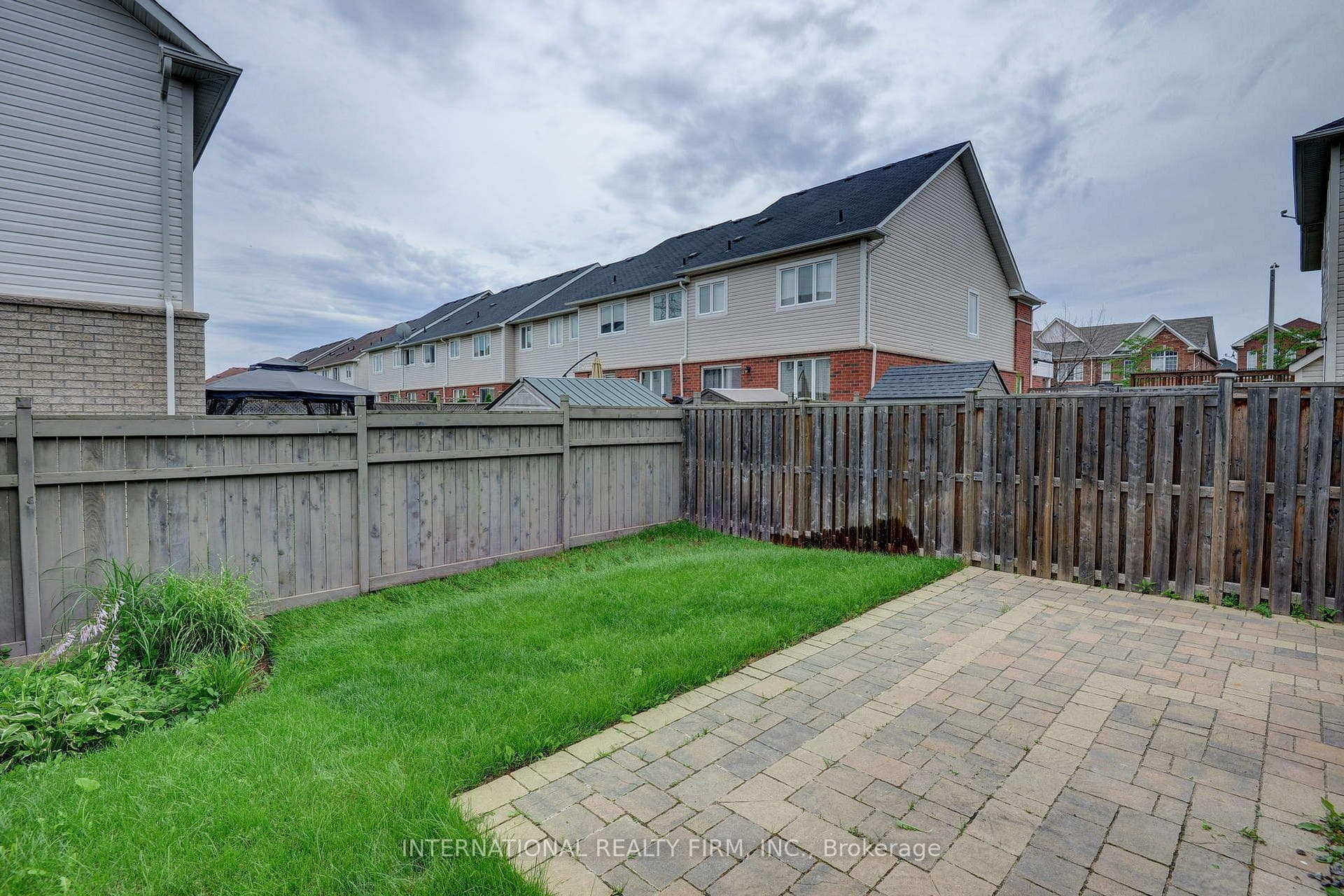 4881 Capri Crescent photo 17