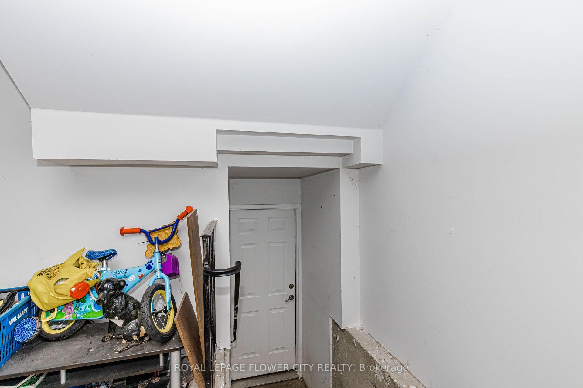47 QUEENSWAY Drive photo 40