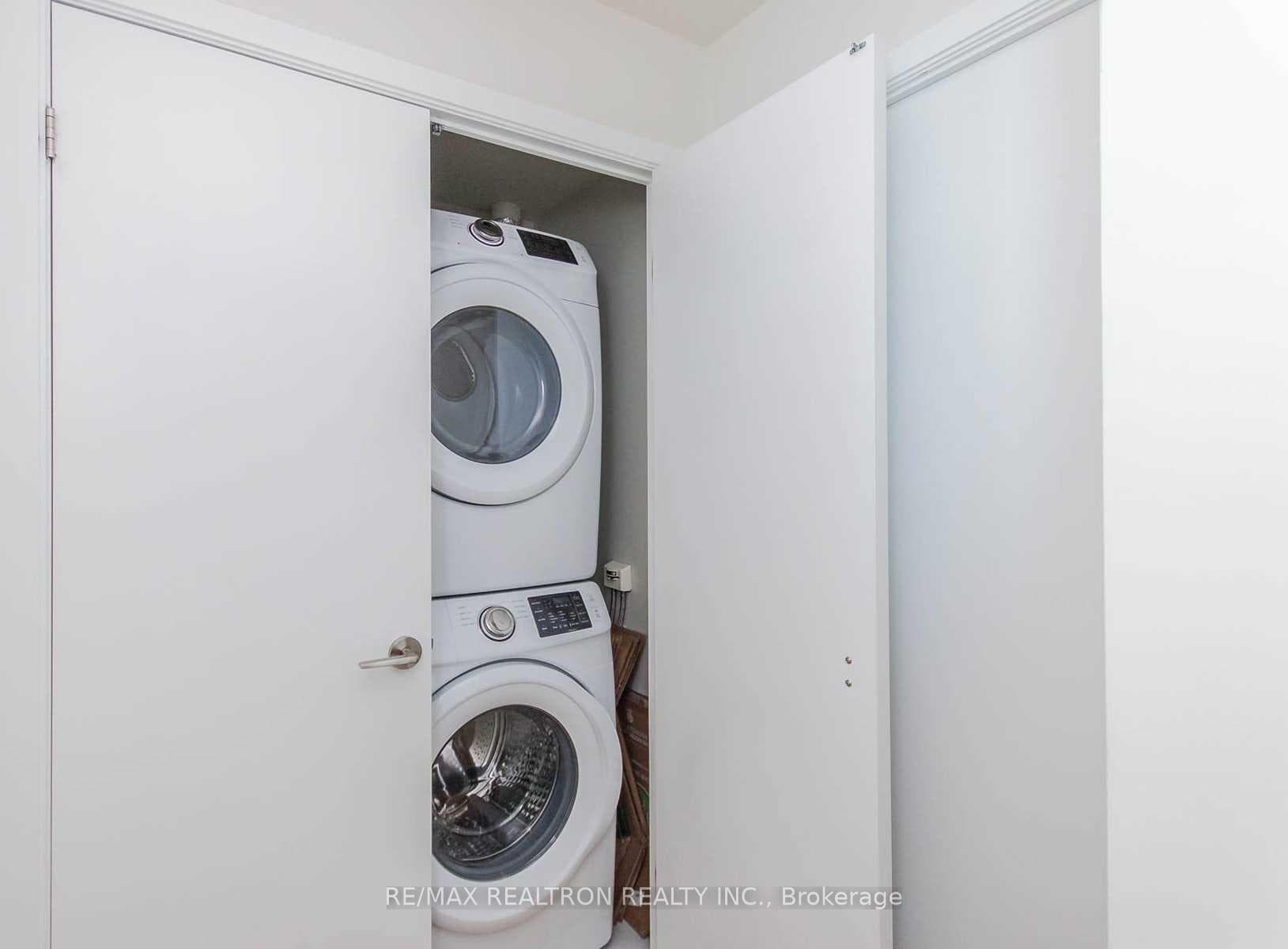 33 Bay Street Unit 2205 photo 18