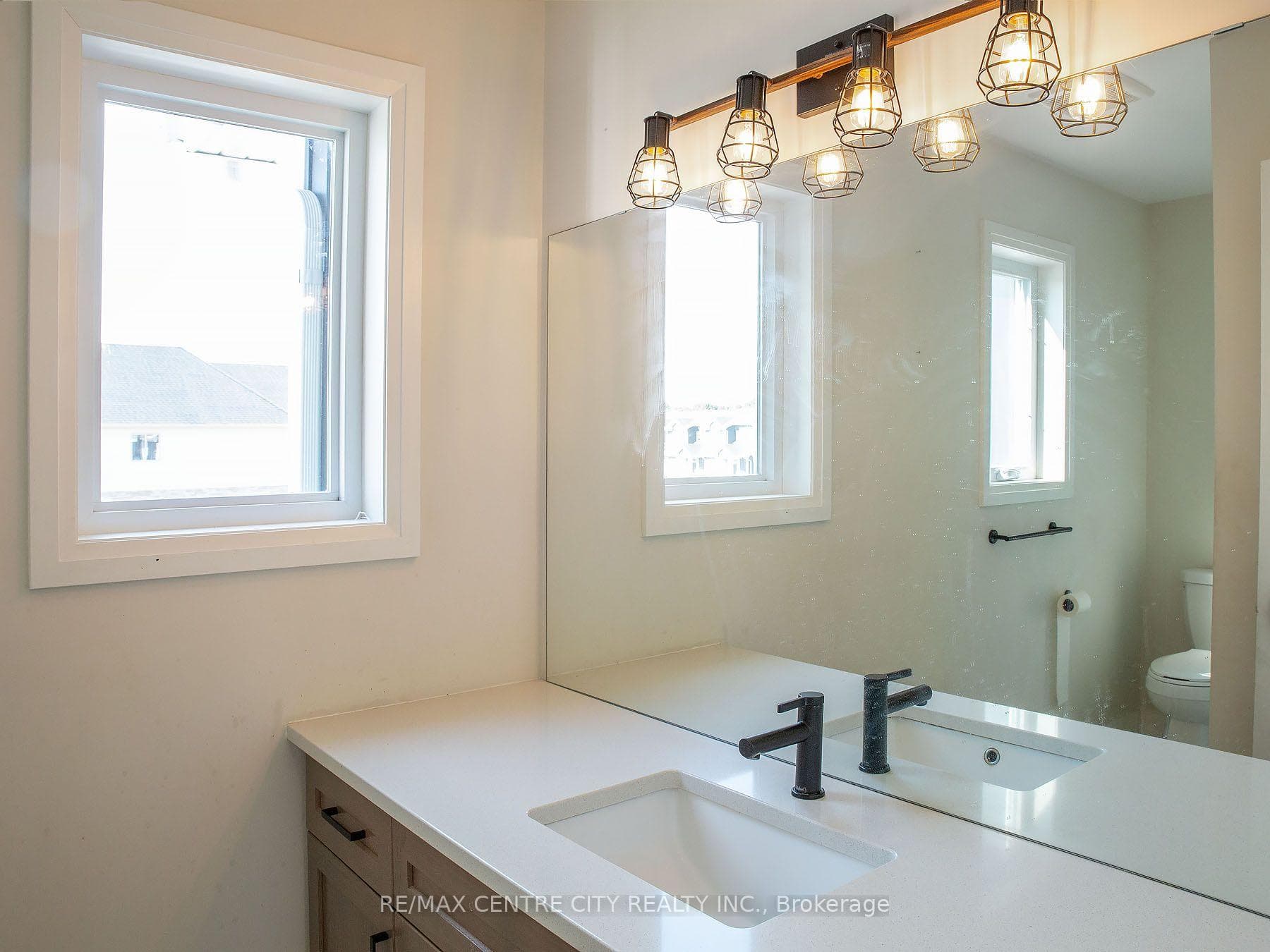1826 Finley Crescent photo 24