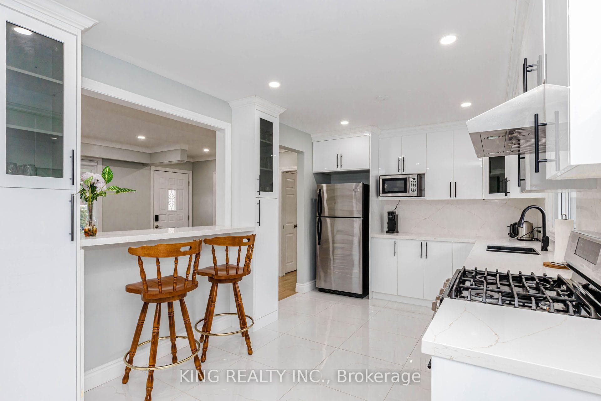 476 BUNTING Road photo 20