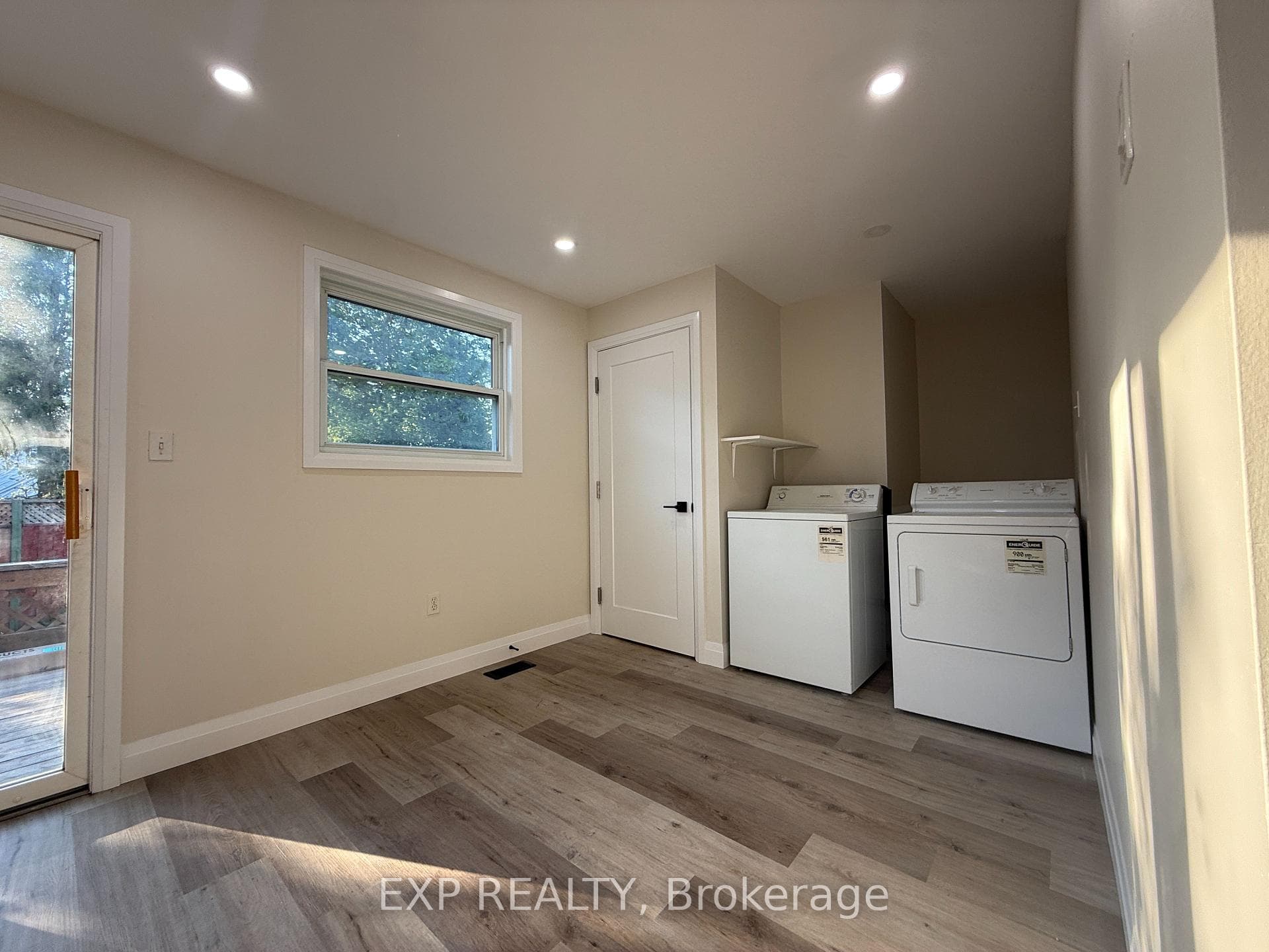 122 Alice Street Unit Upper photo 8