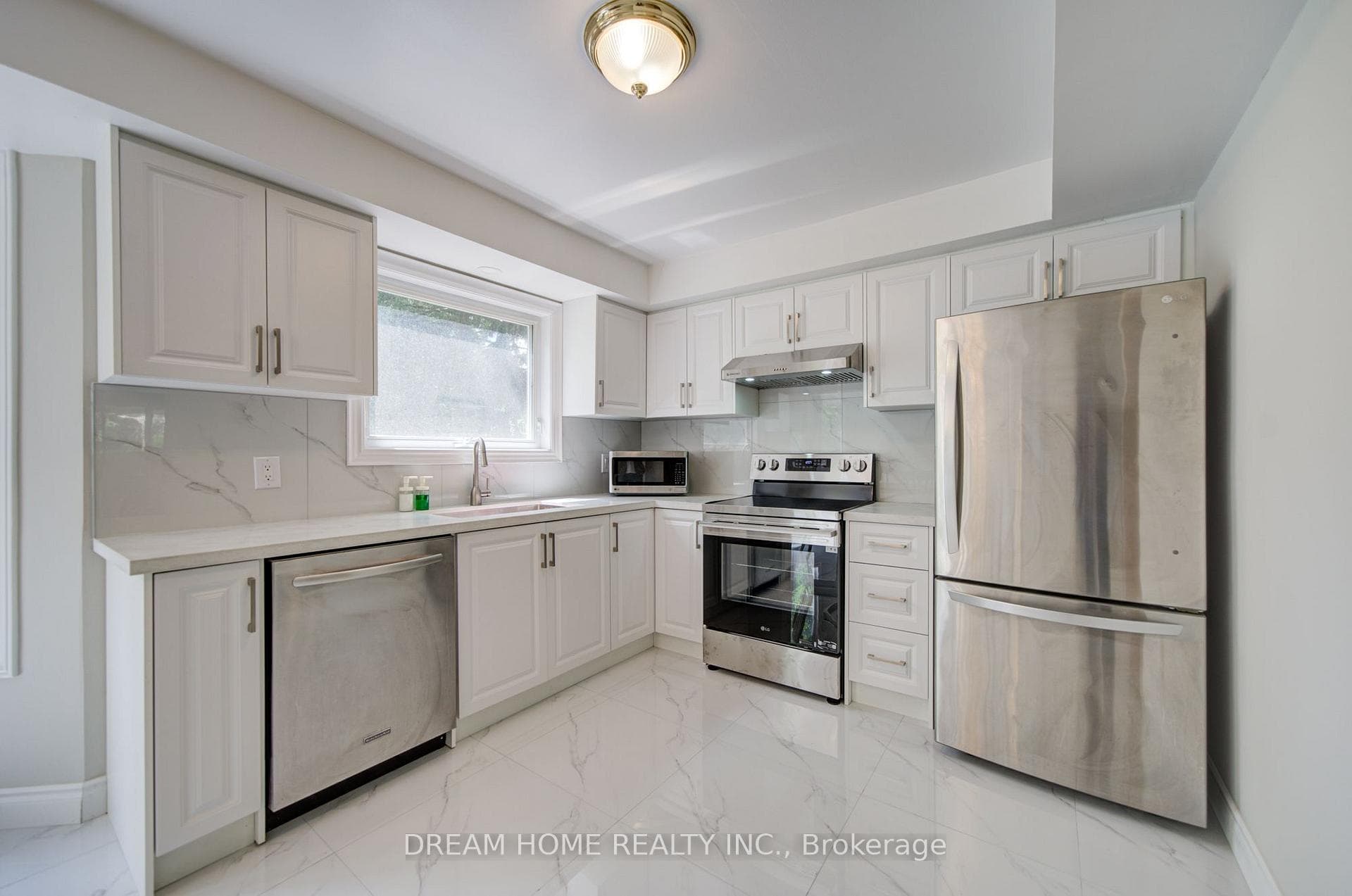 25 Yongehurst Road photo 14