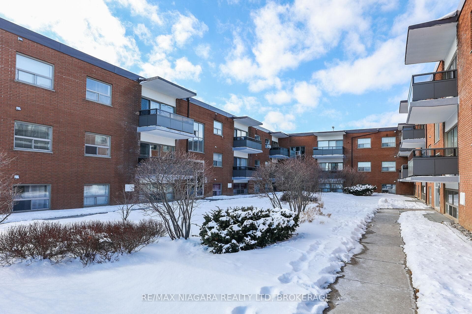 242 Oakdale Avenue Unit 202 photo 27