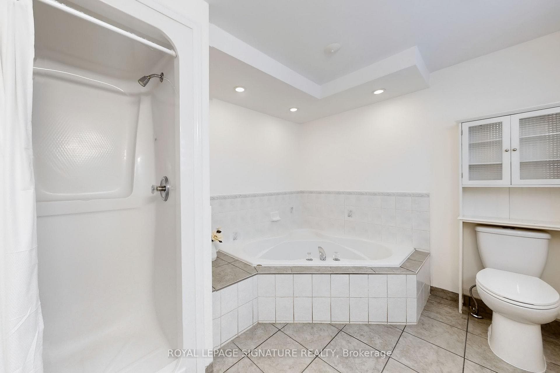 451 Compton Crescent photo 24