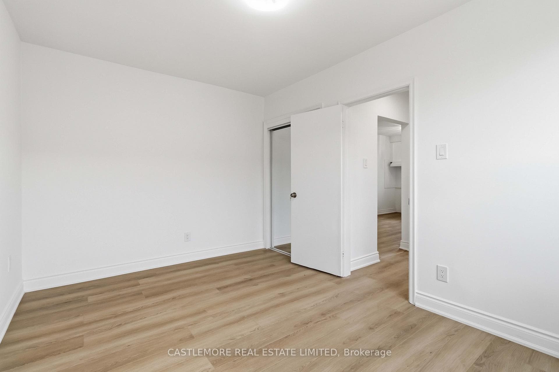 9 allenby Avenue photo 10