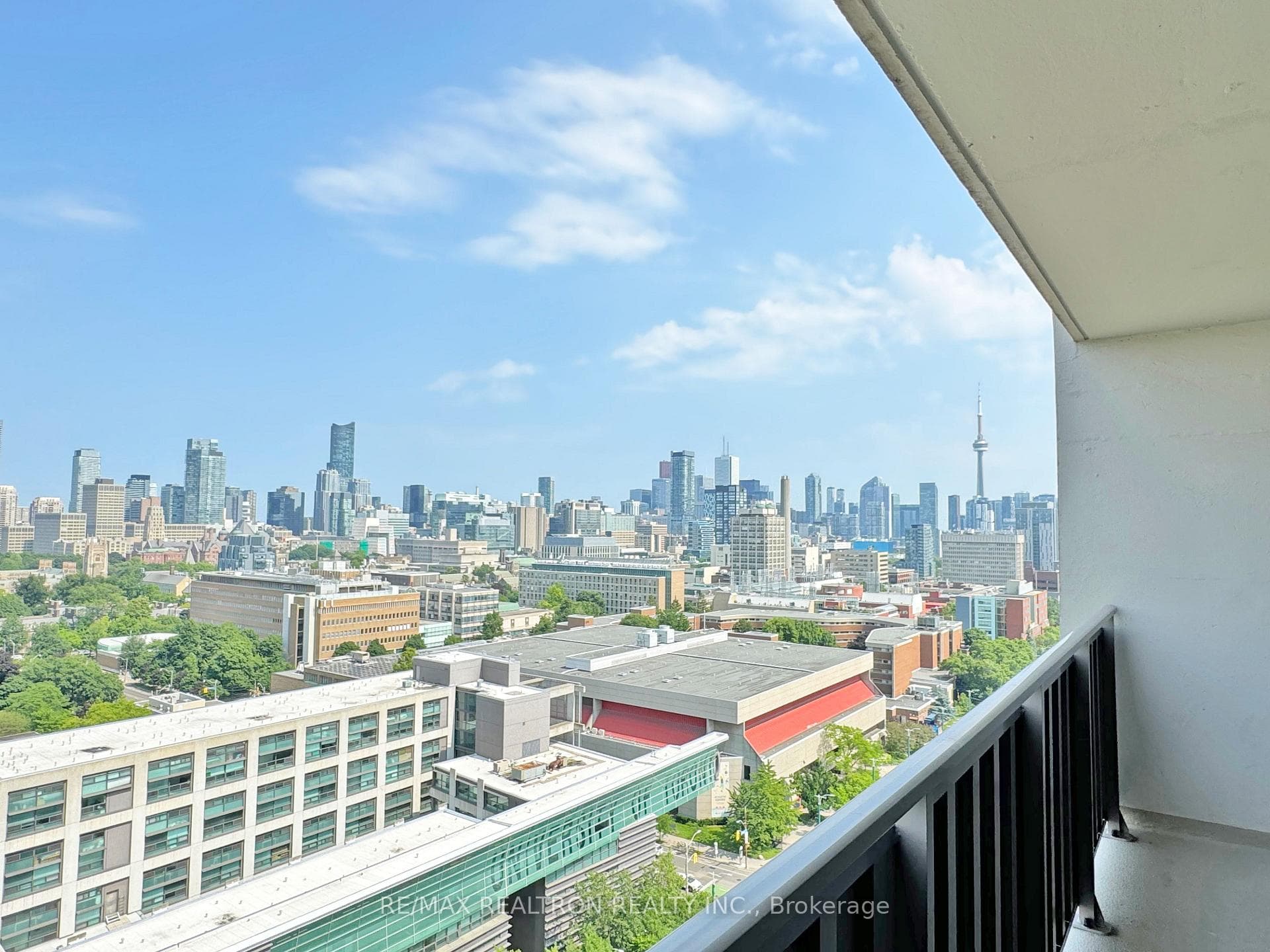 666 Spadina Avenue Unit 810 photo 2
