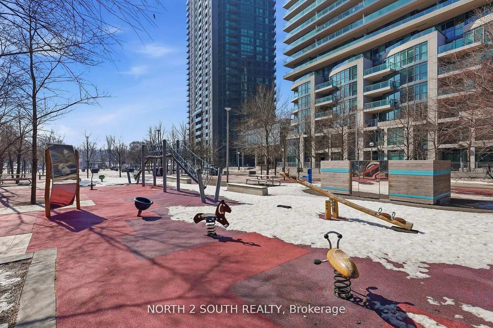 215 Fort York Boulevard Unit 712 photo 21