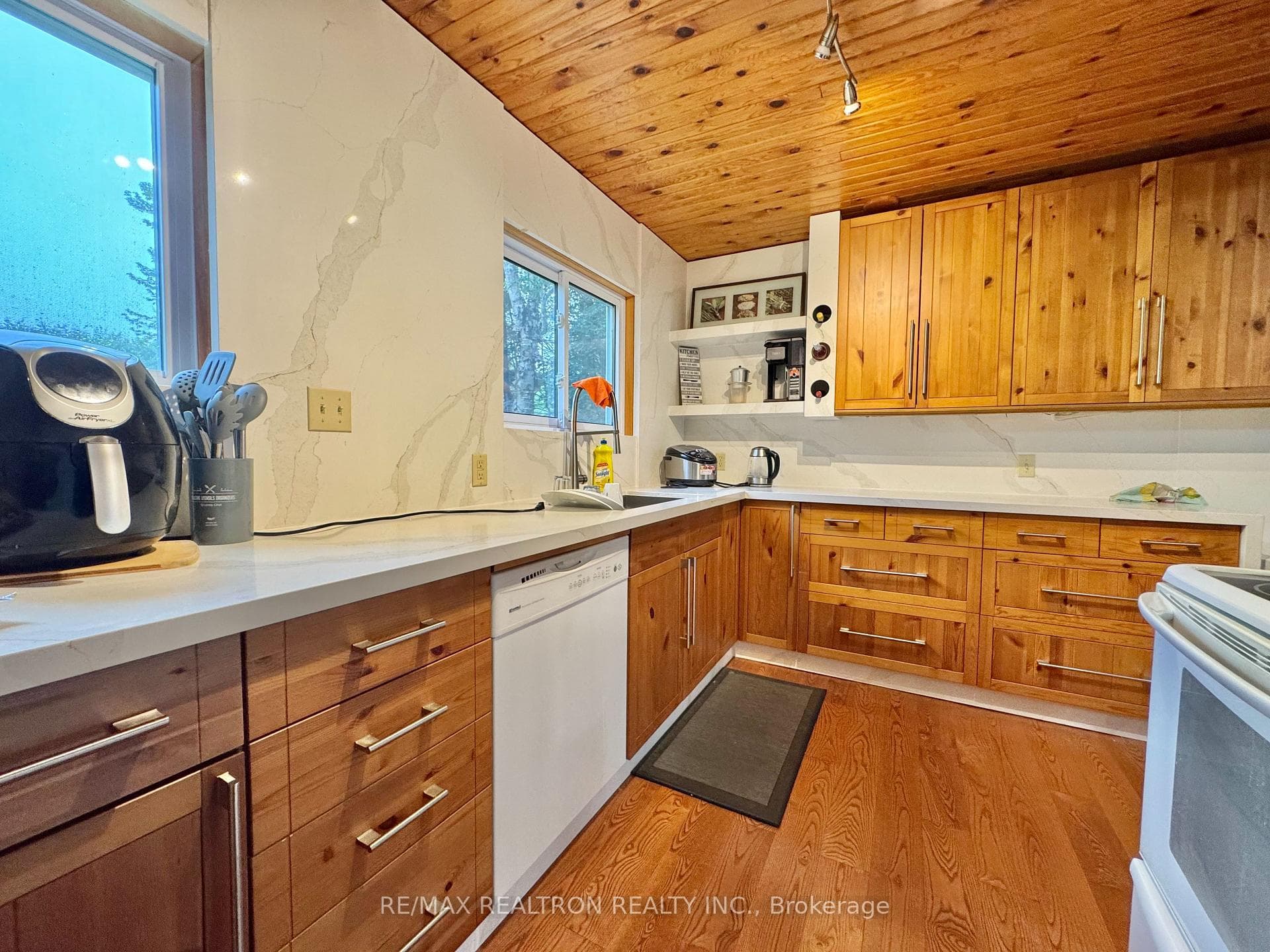 380 BEAVER Lane photo 14