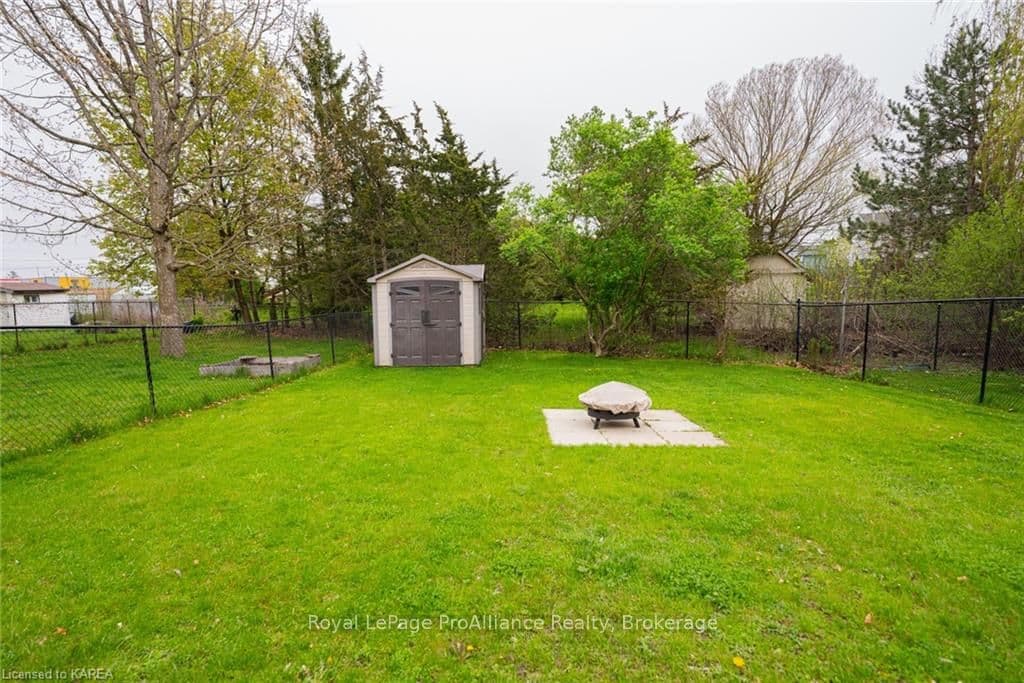 1258 BRACKENWOOD Crescent photo 30