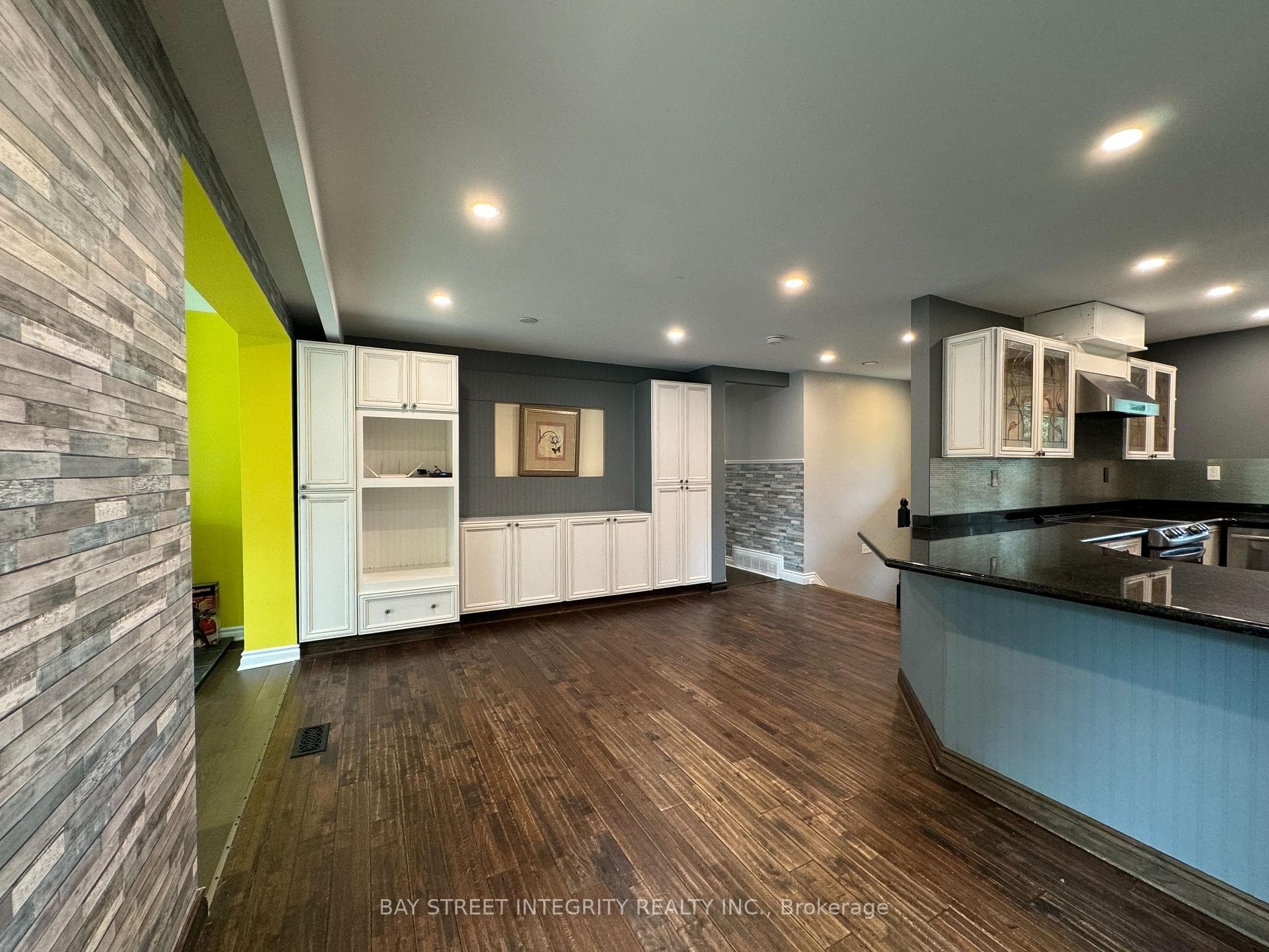 1339 Pinegrove Road photo 8
