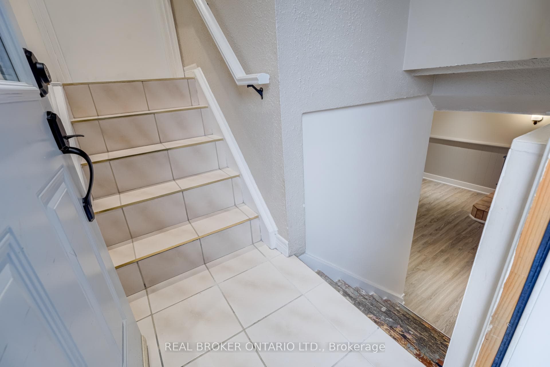 1145 Ridgecrest Avenue Unit Bsmt. photo 6