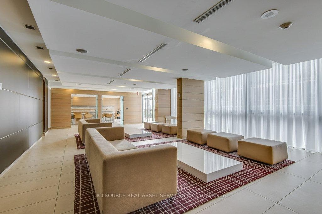 39 Queens Quay Unit 523 photo 13