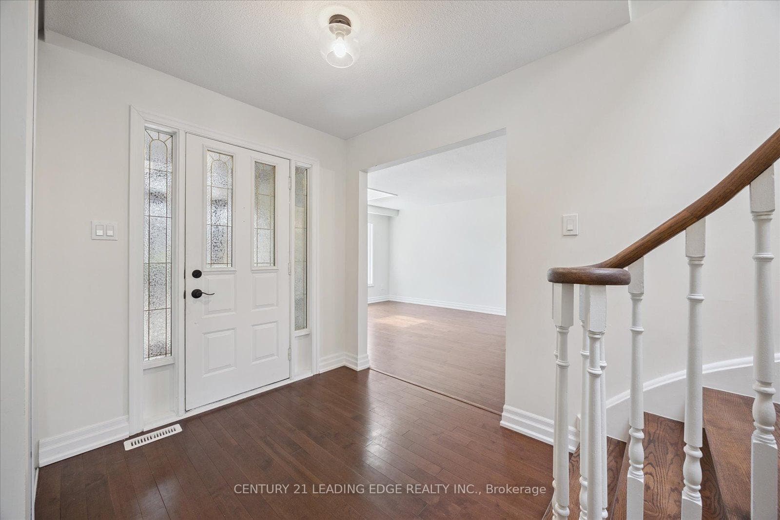 Spacious Foyer