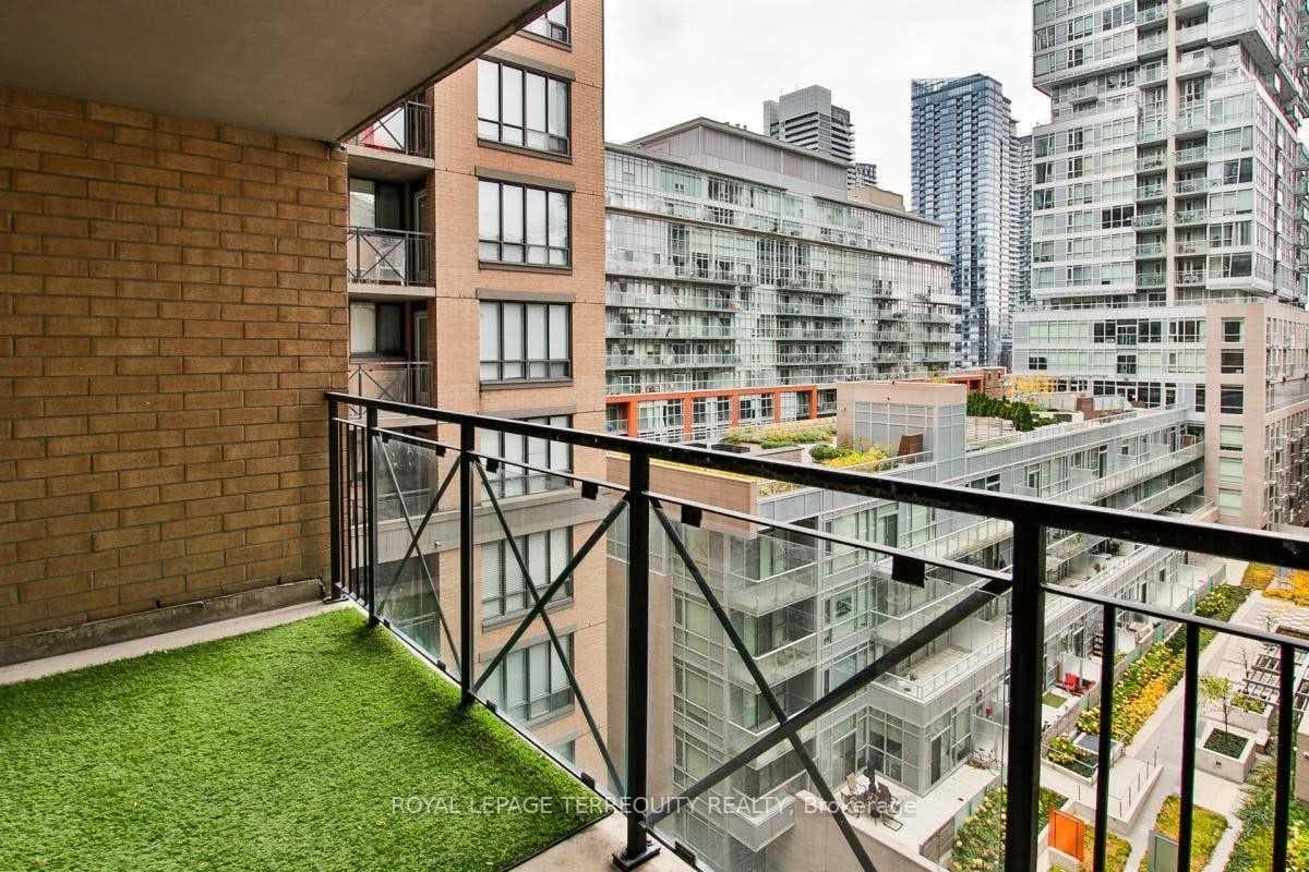 140 Simcoe Street Unit 902 photo 15