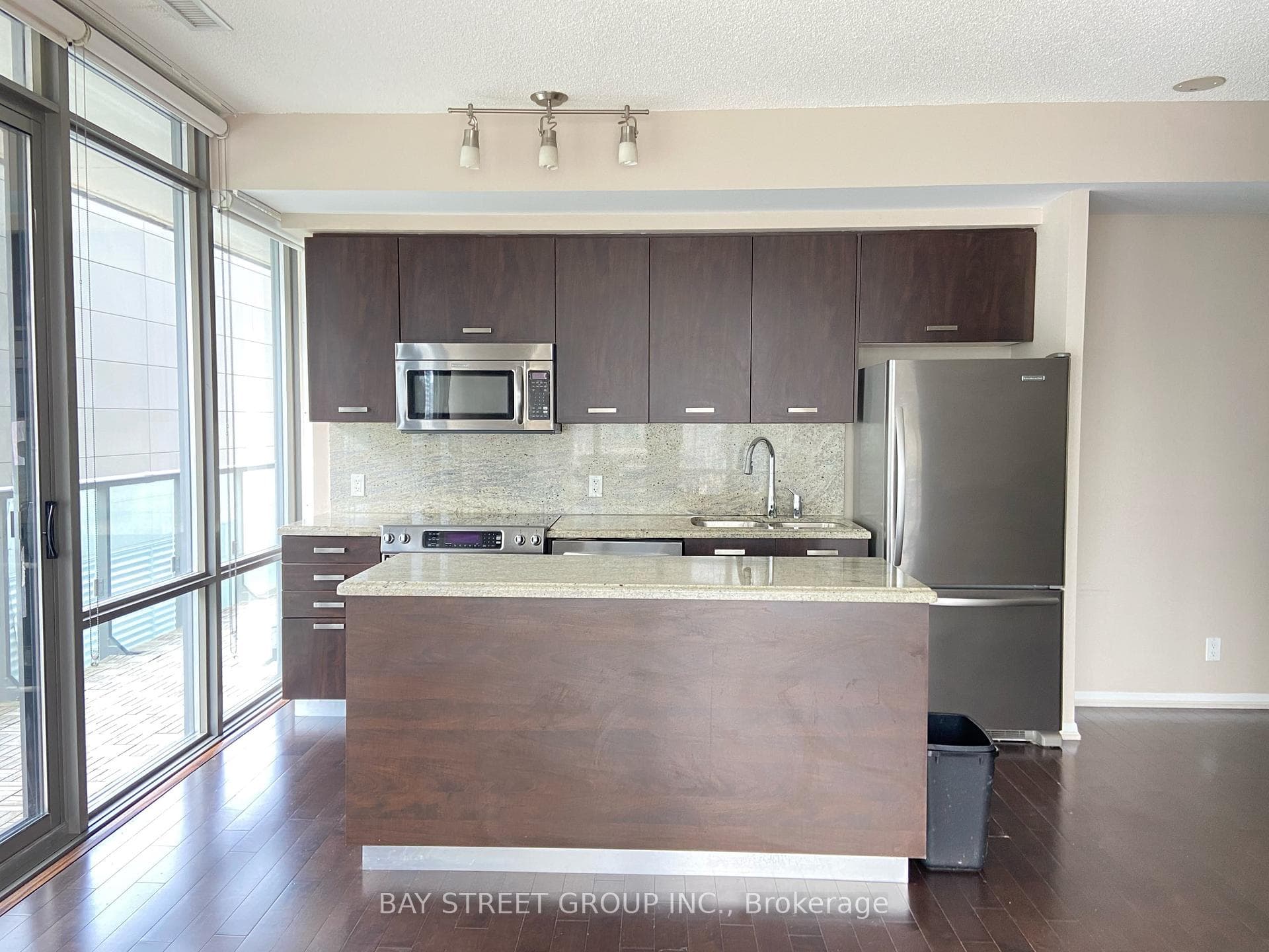 832 Bay Street Unit 1410 photo 2