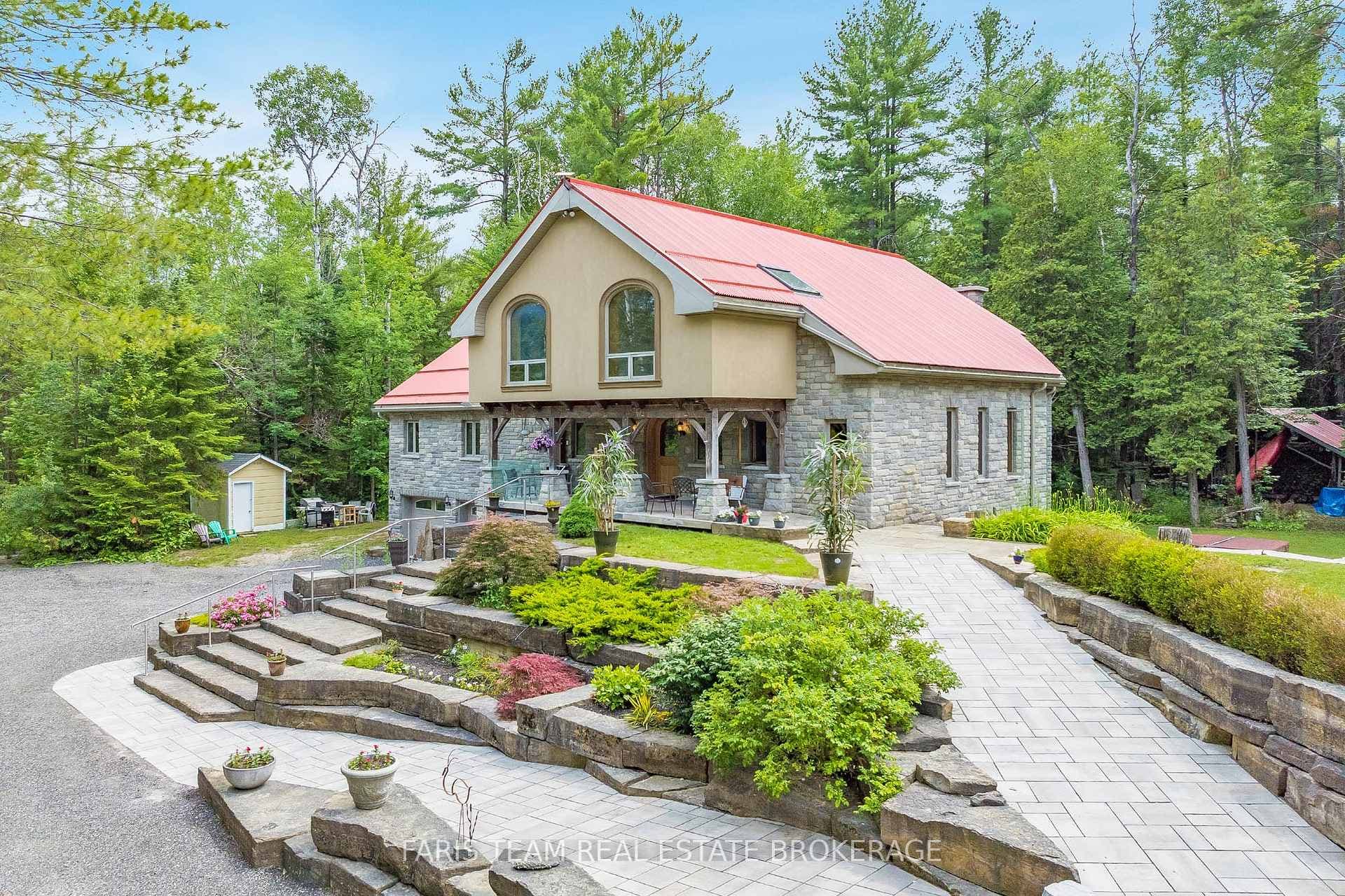 636 Harbour Street photo 1