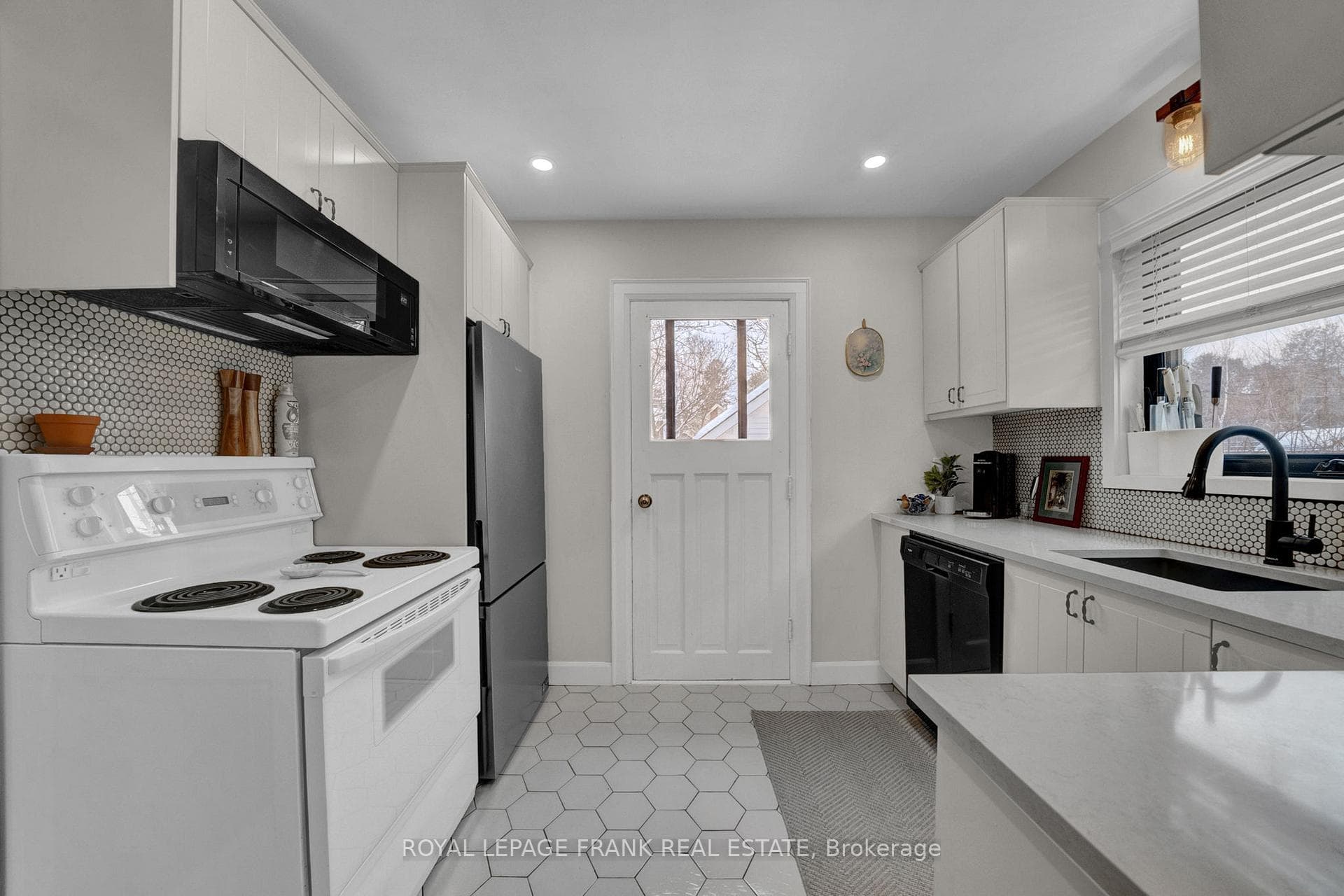 86 Roxborough Avenue photo 15
