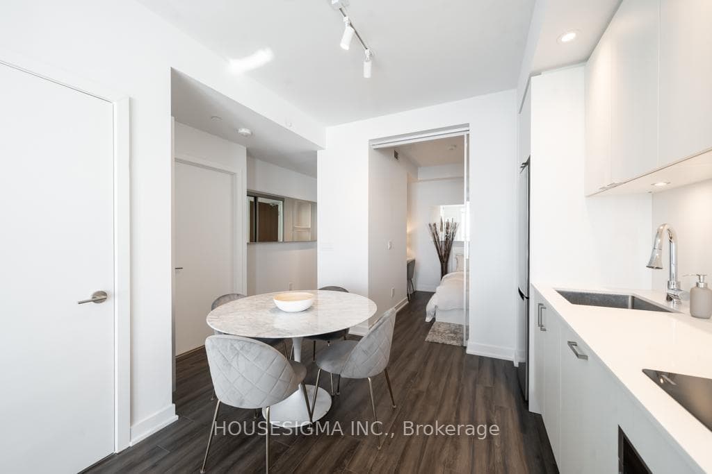1926 Lakeshore Boulevard Unit 2309 photo 5