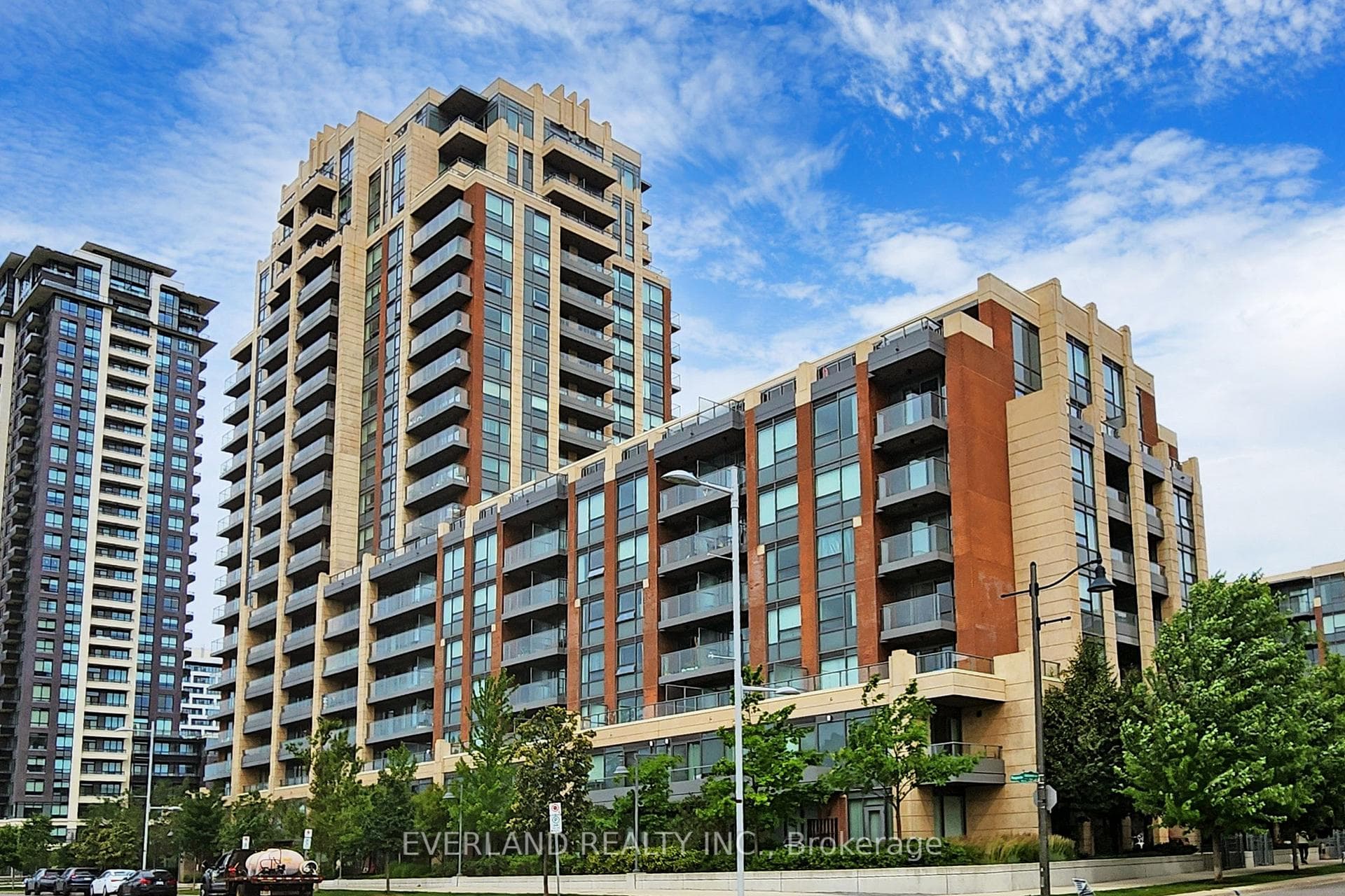18 Uptown Drive Unit 1605 photo 1