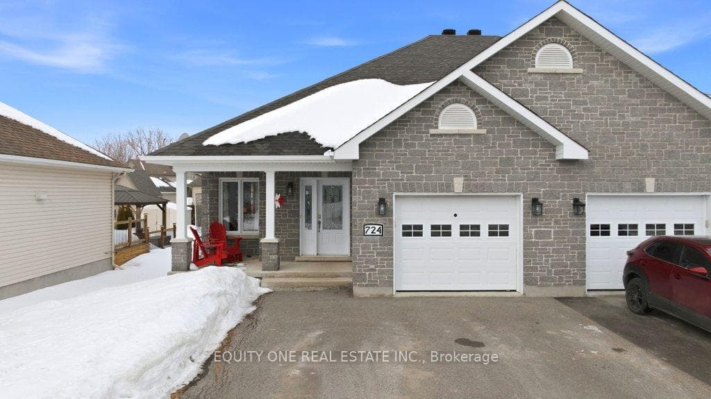 724 Des Merisiers Place photo 1